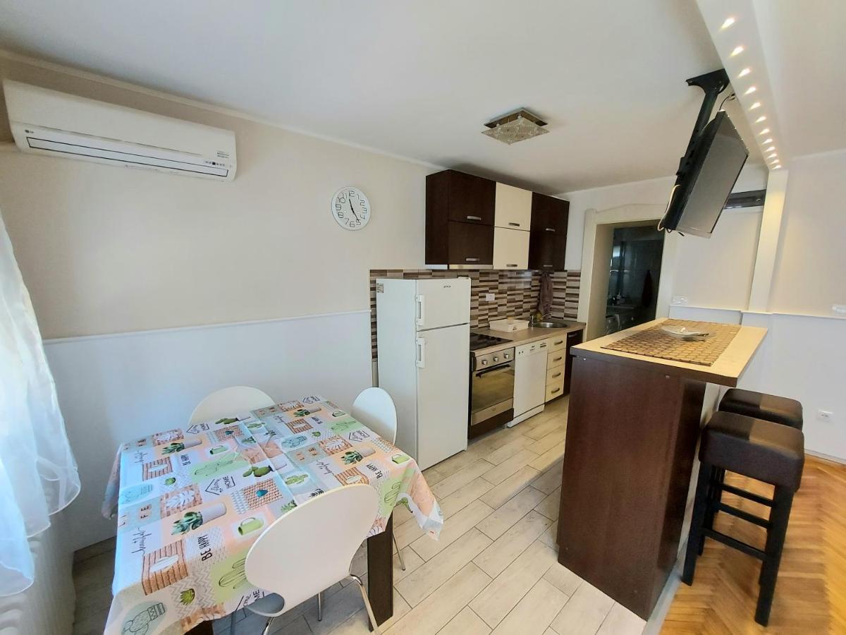 Central Apartment With Garage Нови Сад Екстериор снимка