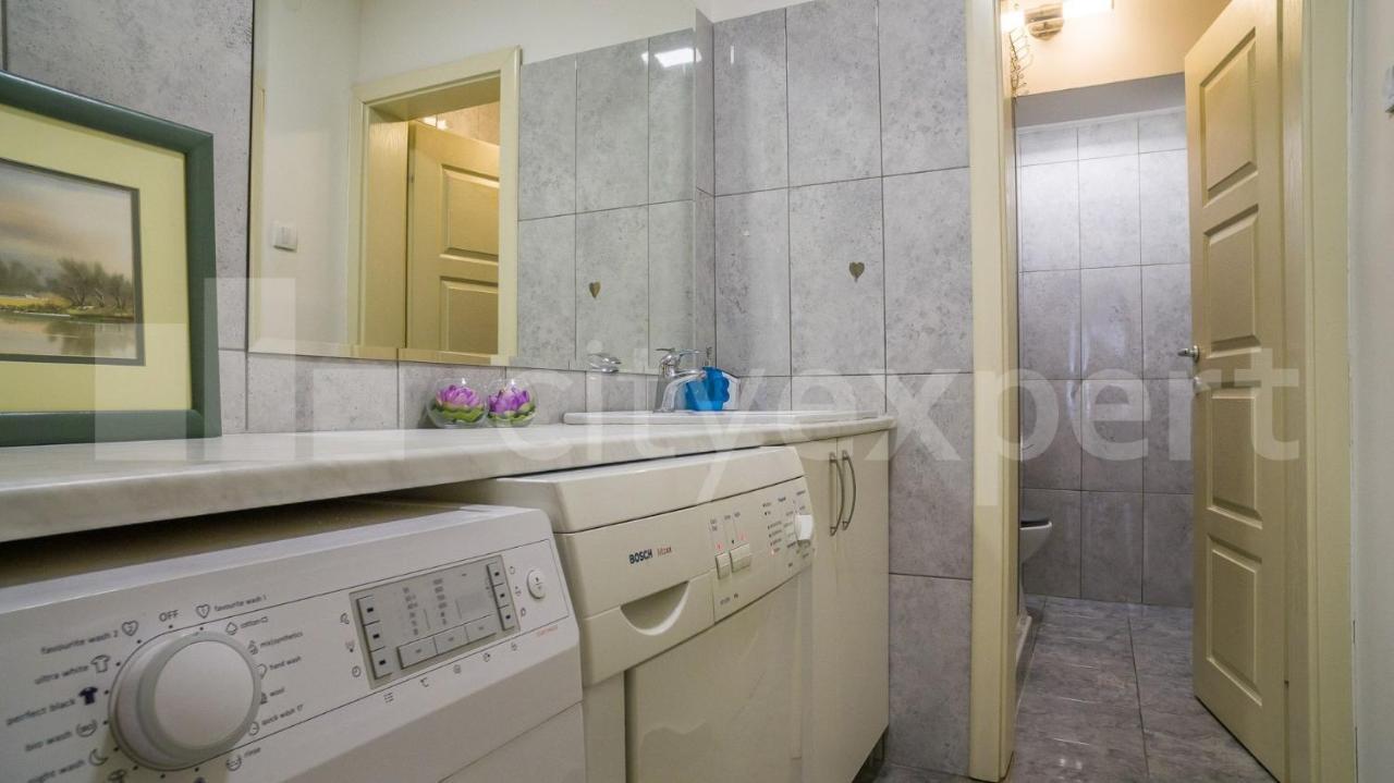Central Apartment With Garage Нови Сад Екстериор снимка